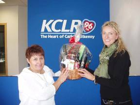 Theresa Butler (from New Orchard) being presented with a beautiful Fair-trade hamper by Olga Broderick Doyle (Environmental Awareness Officer at Kilkenny County Council)